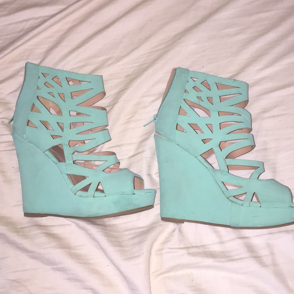 💙Trendy and Cool Suede Wedges💙